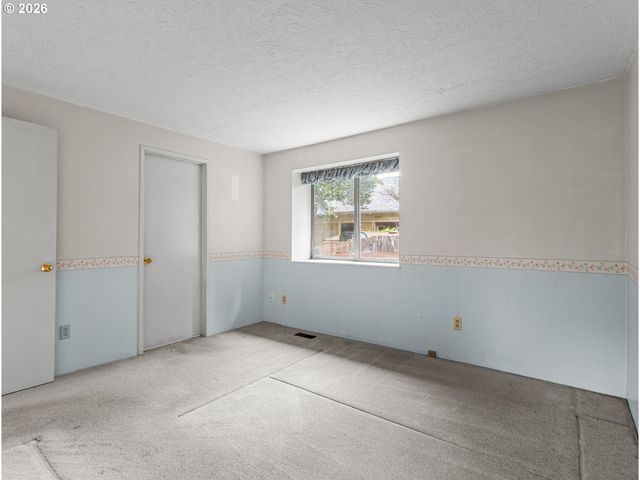 322 S NEBRASKA St, Portland, OR 97239