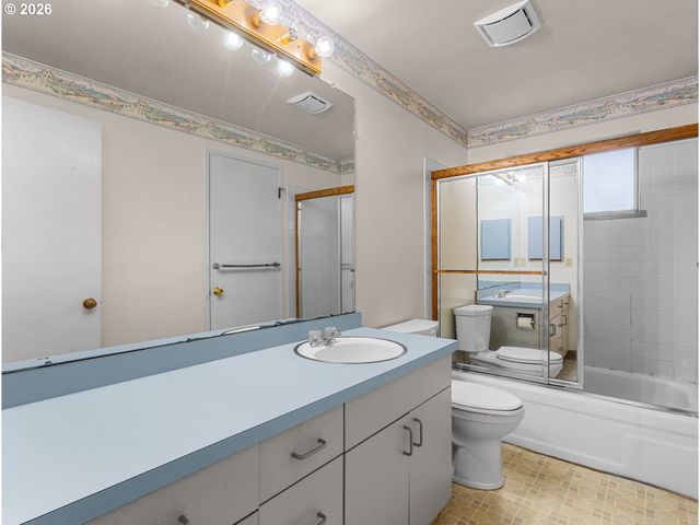 322 S NEBRASKA St, Portland, OR 97239
