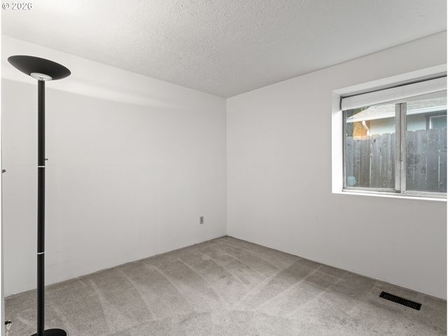 322 S NEBRASKA St, Portland, OR 97239