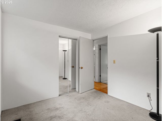 322 S NEBRASKA St, Portland, OR 97239