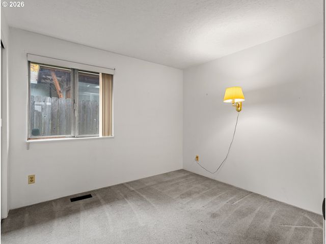 322 S NEBRASKA St, Portland, OR 97239