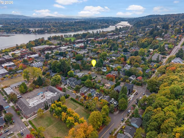 322 S NEBRASKA St, Portland, OR 97239