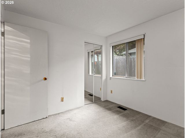 322 S NEBRASKA St, Portland, OR 97239