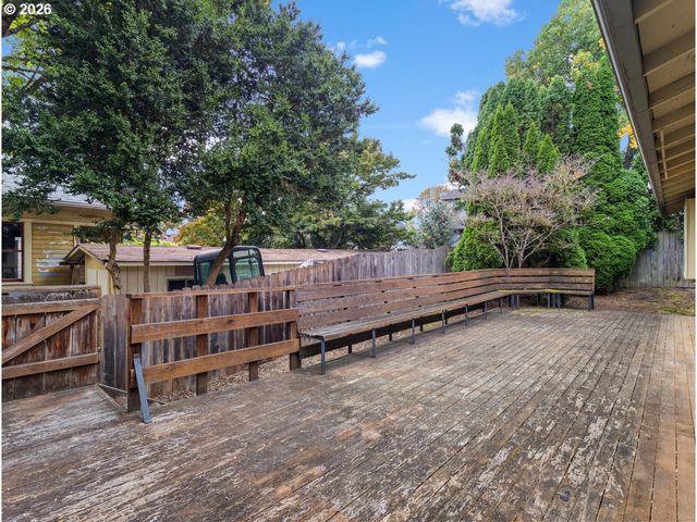 322 S NEBRASKA St, Portland, OR 97239