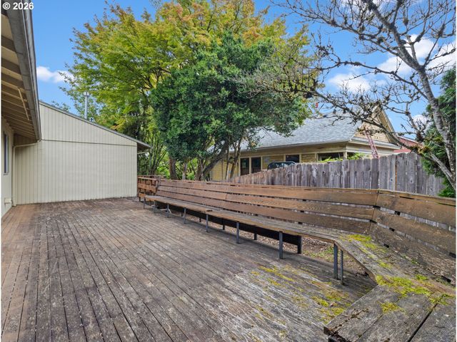 322 S NEBRASKA St, Portland, OR 97239
