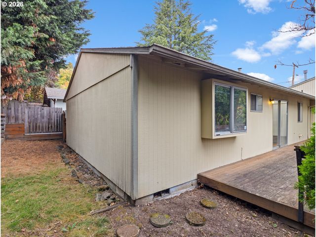 322 S NEBRASKA St, Portland, OR 97239