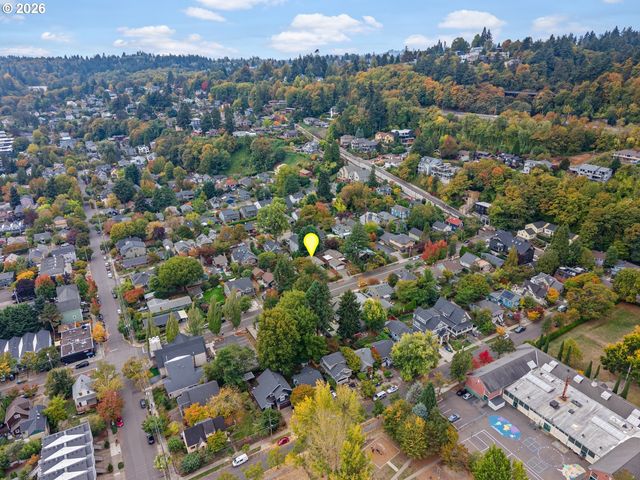 322 S NEBRASKA St, Portland, OR 97239