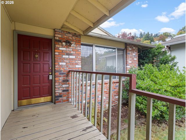 322 S NEBRASKA St, Portland, OR 97239