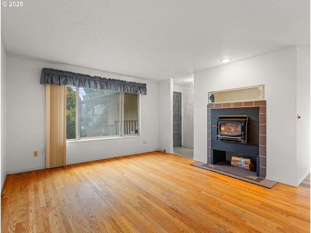 322 S NEBRASKA St, Portland, OR 97239