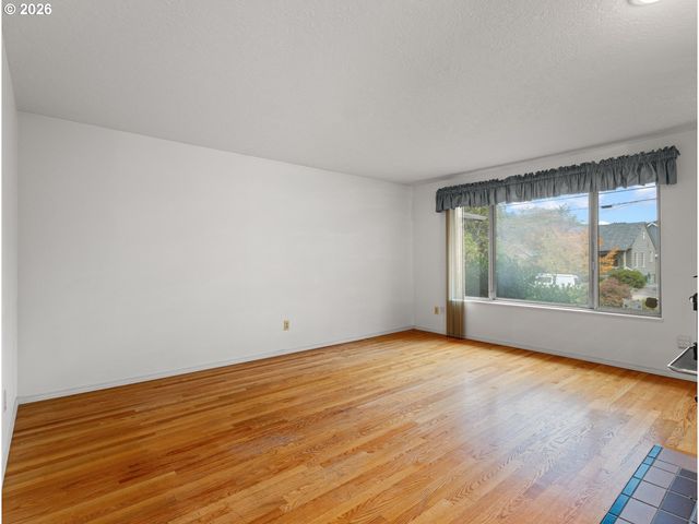 322 S NEBRASKA St, Portland, OR 97239