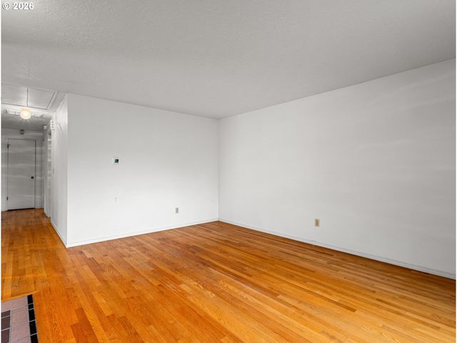 322 S NEBRASKA St, Portland, OR 97239