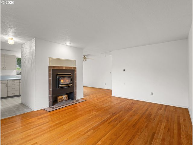 322 S NEBRASKA St, Portland, OR 97239