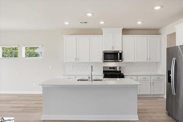 106 Gibbon Way, Gray Court, SC 29645