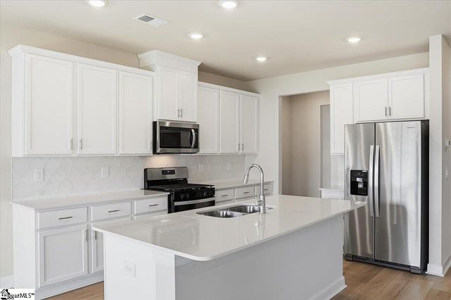 106 Gibbon Way, Gray Court, SC 29645