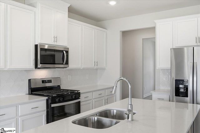 106 Gibbon Way, Gray Court, SC 29645