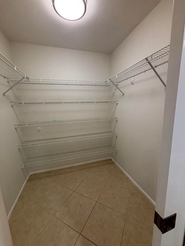 555 Oaks Lane 309, Pompano Beach, FL 33069