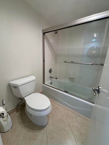555 Oaks Lane 309, Pompano Beach, FL 33069