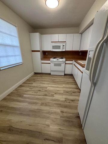 555 Oaks Lane 309, Pompano Beach, FL 33069
