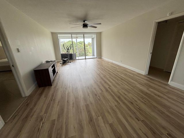 555 Oaks Lane 309, Pompano Beach, FL 33069
