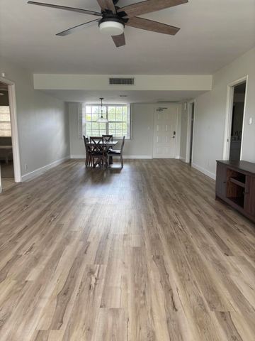 555 Oaks Lane 309, Pompano Beach, FL 33069