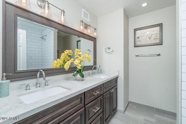 5701 E ANDERSON Drive, Scottsdale, AZ 85254