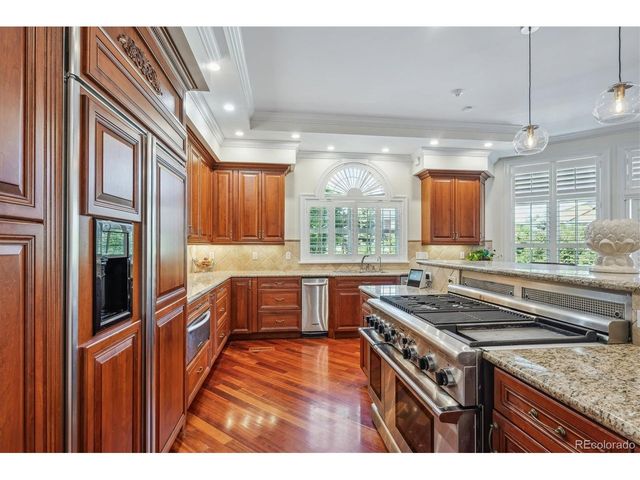 8717 Ridgepointe Dr, Castle Pines, CO 80108