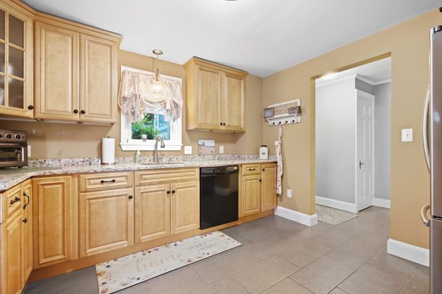 24 Vokes Terrace, Lynnfield, MA 01940