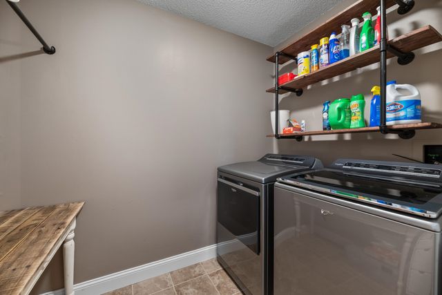 2524 N Button Bush Circle, Derby, KS 67037