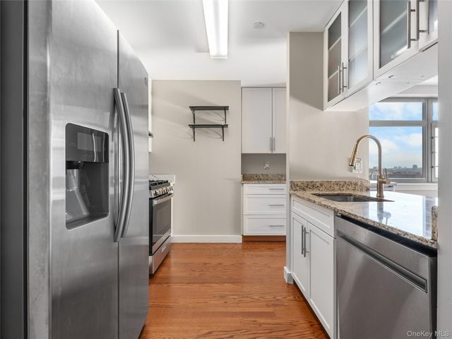 40-22 College Point Boulevard 10R, Flushing, NY 11354