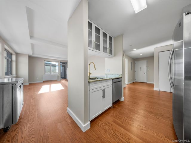 40-22 College Point Boulevard 10R, Flushing, NY 11354