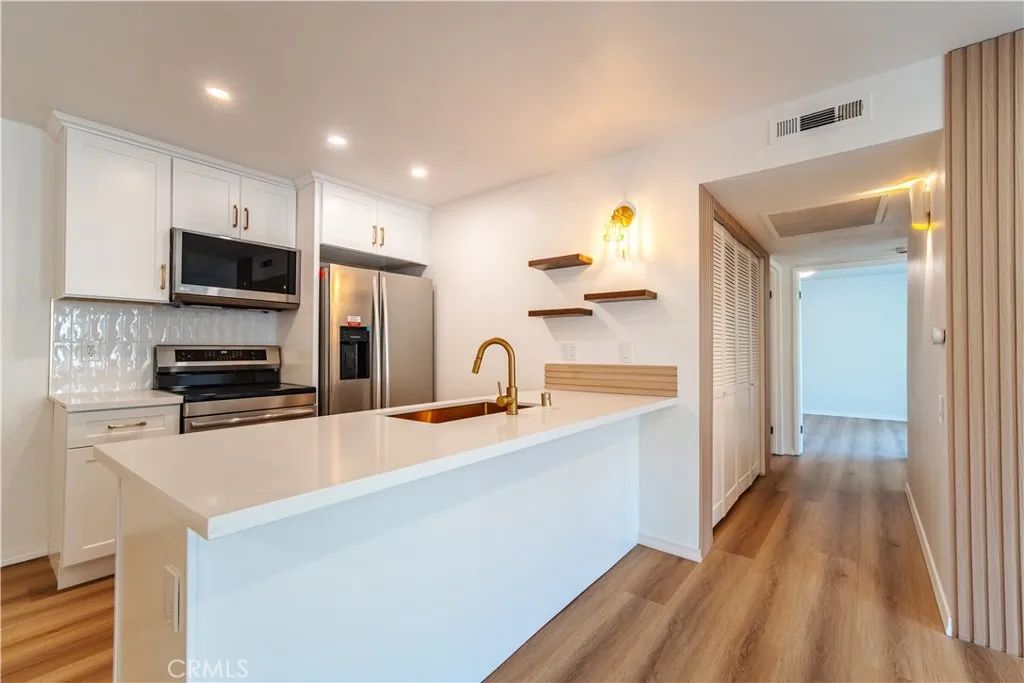 21951 Rimhurst Drive 202, Lake Forest, CA 92630