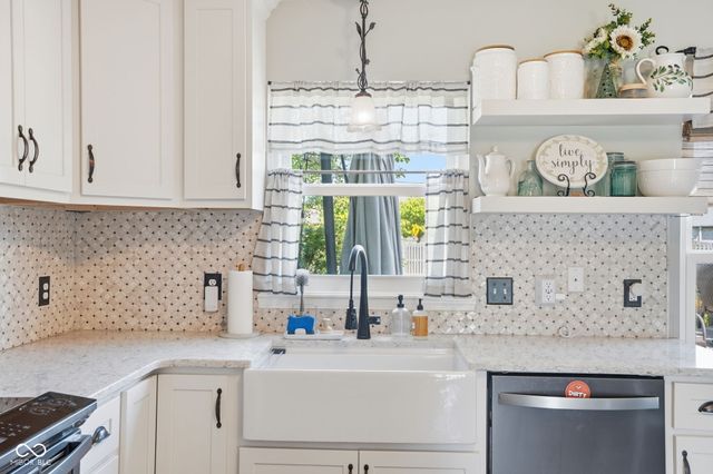 556 Alton Drive, Greenwood, IN 46143