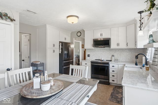 556 Alton Drive, Greenwood, IN 46143