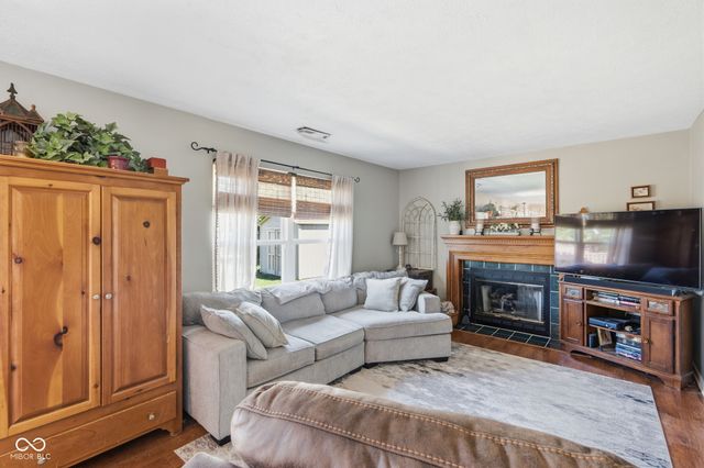 556 Alton Drive, Greenwood, IN 46143