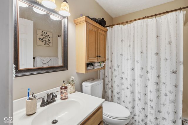 556 Alton Drive, Greenwood, IN 46143
