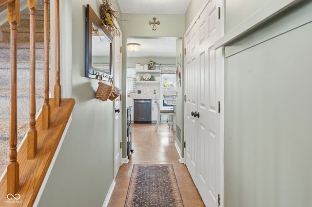 556 Alton Drive, Greenwood, IN 46143