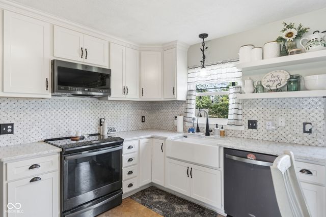 556 Alton Drive, Greenwood, IN 46143