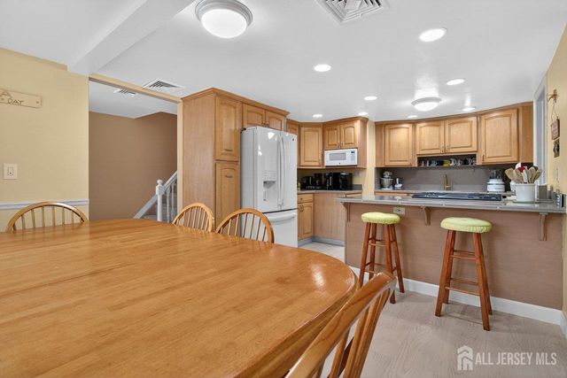 49 Metuchen Avenue, Woodbridge Proper, NJ 07095