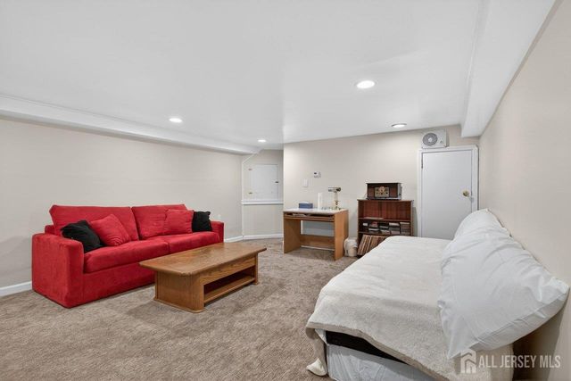 49 Metuchen Avenue, Woodbridge Proper, NJ 07095