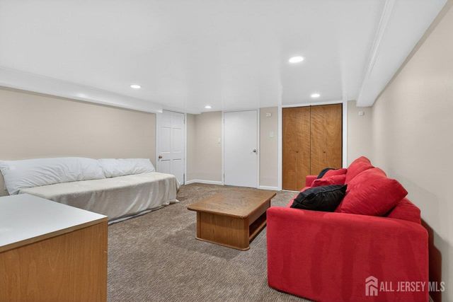 49 Metuchen Avenue, Woodbridge Proper, NJ 07095