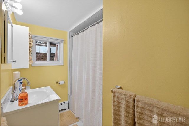 49 Metuchen Avenue, Woodbridge Proper, NJ 07095