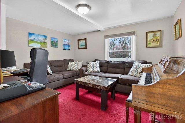 49 Metuchen Avenue, Woodbridge Proper, NJ 07095