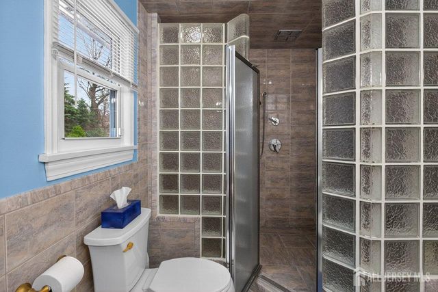 49 Metuchen Avenue, Woodbridge Proper, NJ 07095