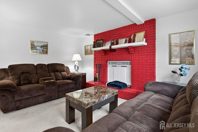 49 Metuchen Avenue, Woodbridge Proper, NJ 07095