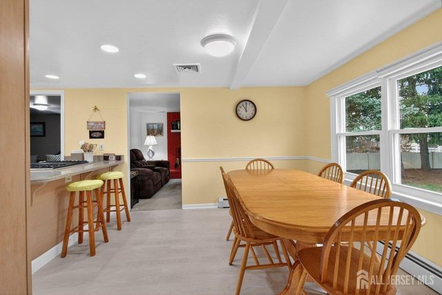 49 Metuchen Avenue, Woodbridge Proper, NJ 07095