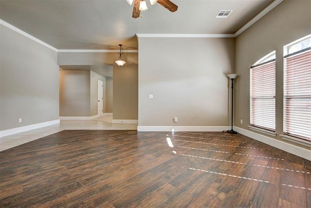 8687 Long Spur Trail, Edmond, OK 73034