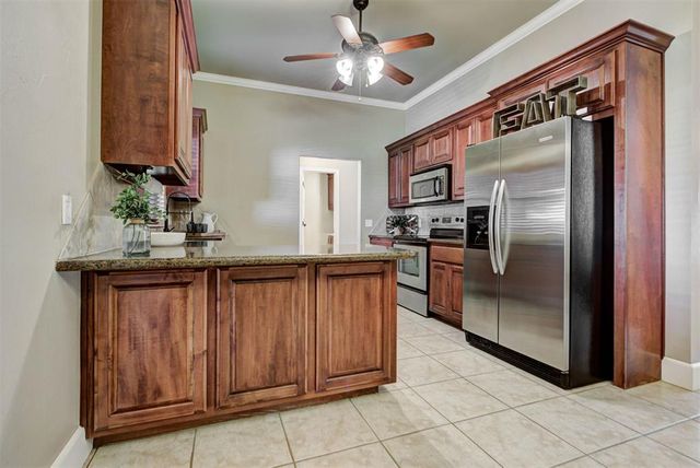 8687 Long Spur Trail, Edmond, OK 73034