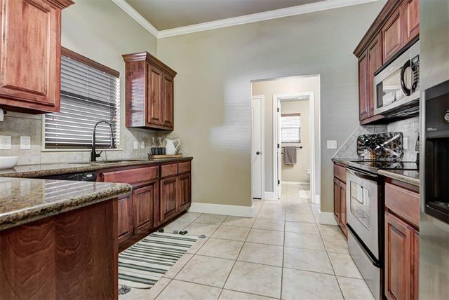 8687 Long Spur Trail, Edmond, OK 73034