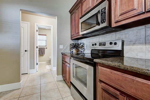 8687 Long Spur Trail, Edmond, OK 73034