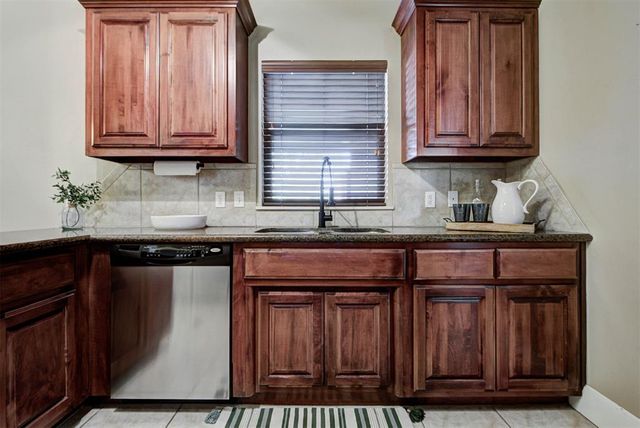 8687 Long Spur Trail, Edmond, OK 73034